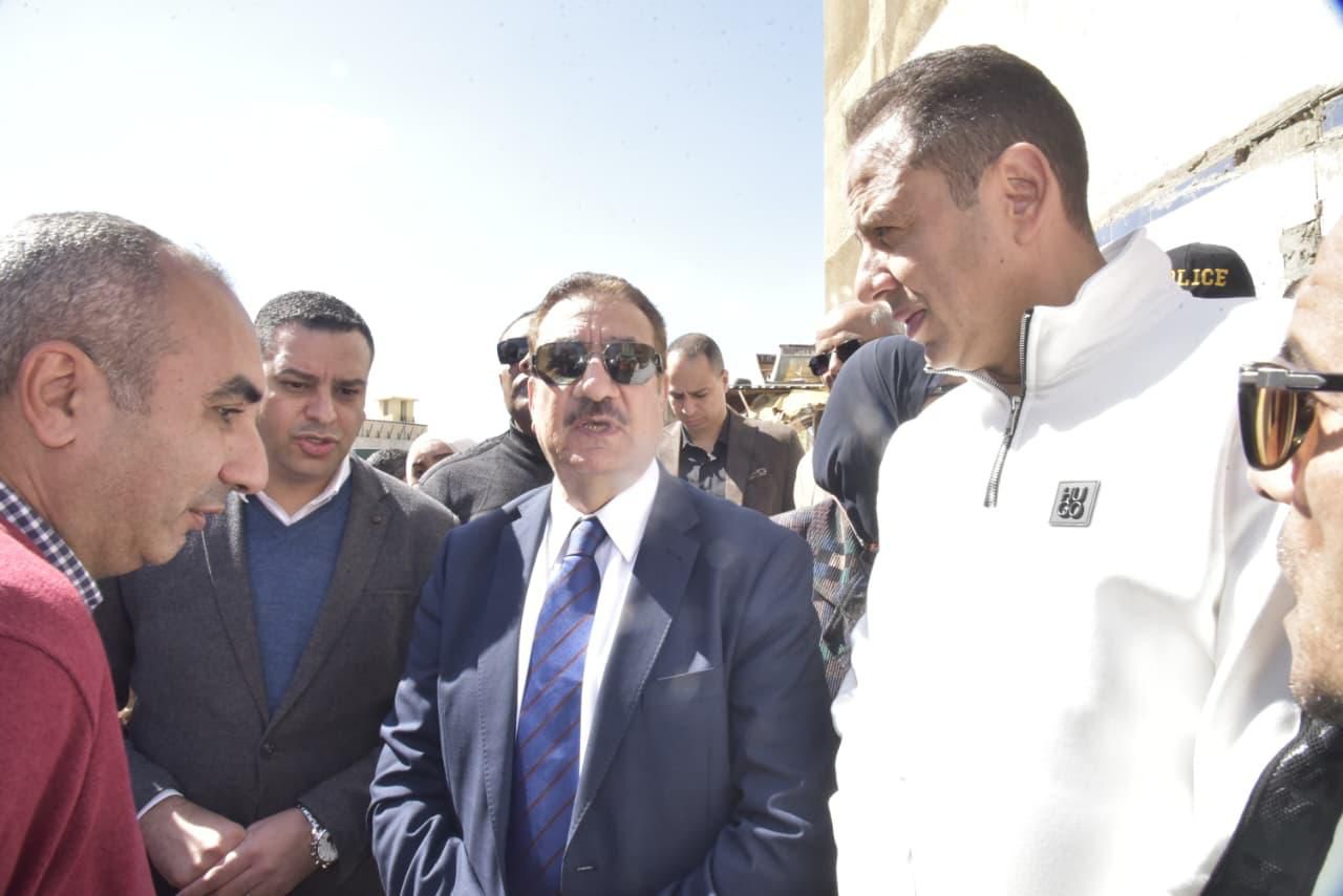 محافظ بورسعيد يتابع رفع كفاءة شبكة الصرف الصحي “بمنطقة النصر” بحي الضواحي