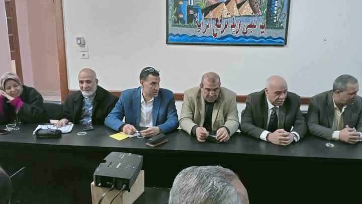 مدير تعليم أسيوط لمديرى الإدارات التعليمية : الانضباط المدرسى والتحفيز التربوى أساس نجاح العملية التعليمية