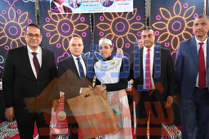 محافظ الغربية يشارك أبناءه من ذوى الهمم فرحة العيد بتوزيع 181 طقم ملابس للأولى بالرعاية