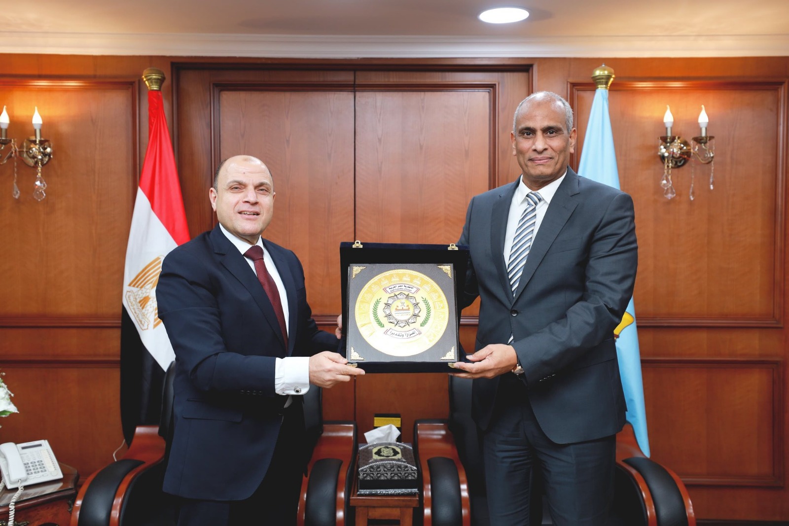 ️ تقديرا لإسهاماته وجهوده المبذولة محافظ كفر الشيخ يكرم اللواء دكتور علاء عبدالمعطى محافظ الغربية مؤكدا حرص المحافظة على تواصل الأجيال واستكمال مسيرة التنمية