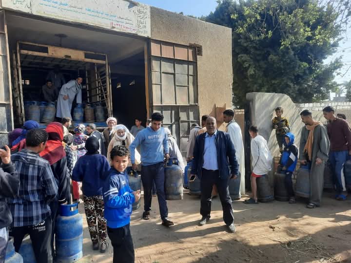 محافظ أسيوط يوجه باستمرار الحملات المكثفة على مواقف السيارات ومحطات الوقود ومستودعات البوتاجاز لضمان الالتزام بالأسعار المقررة