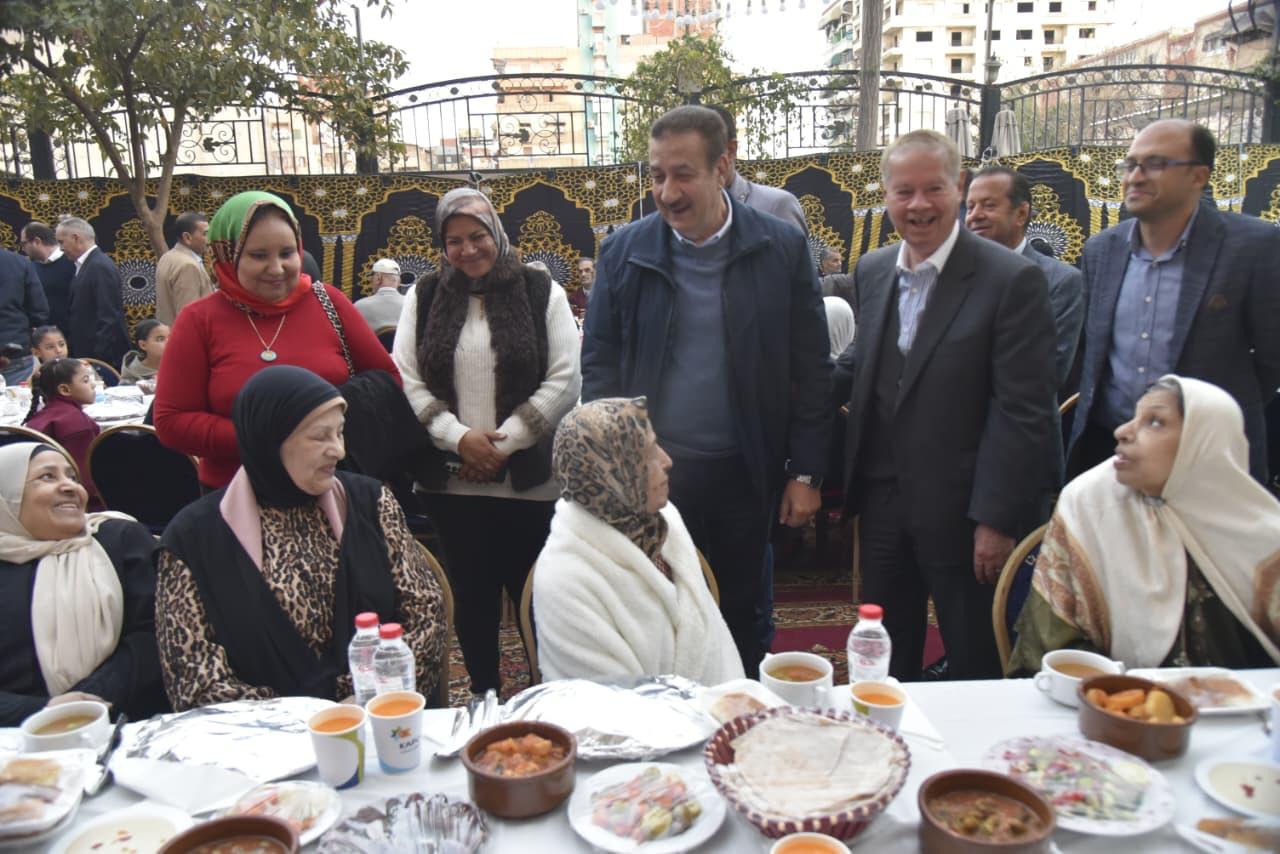 المحافظ يتفقد دار حسن البدراوي ويشيد بمستوى الخدمات المقدمة داخله