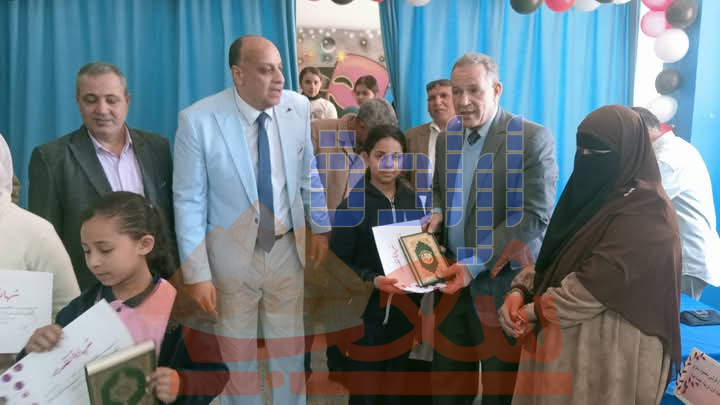 مدير تعليم أسيوط يكرم الفائزات بمسابقة حفظ القرآن الكريم بمدرسة على مبارك الإعدادية بنات بديروط