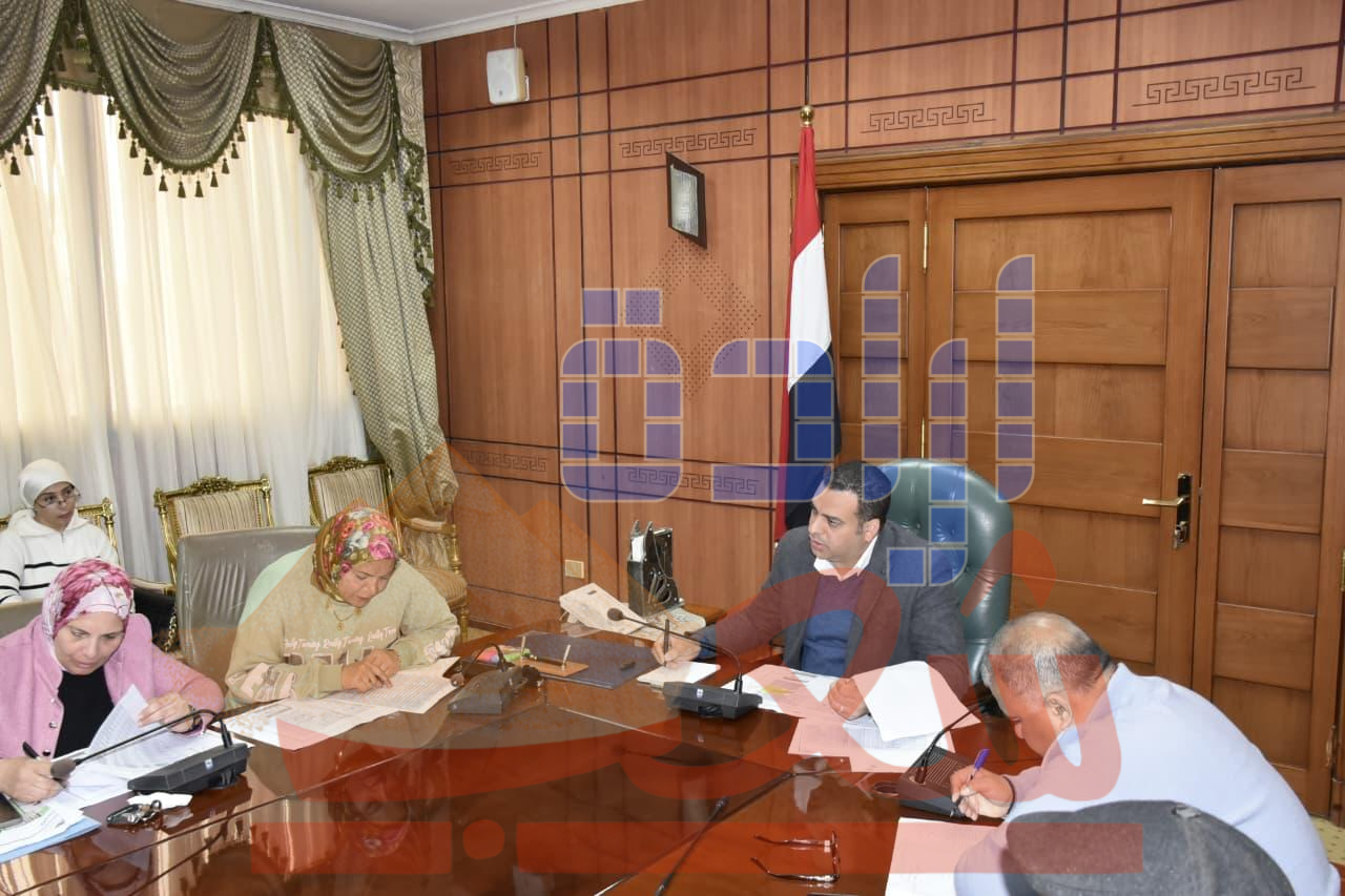 نائب محافظ بورسعيد يلتقي منتفعي مجمع المطاعم لمناقشة آليات التطوير