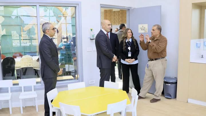 وزير التربية والتعليم يزور مستشفى “٥٧٣٥٧” لعلاج سرطان الأطفال