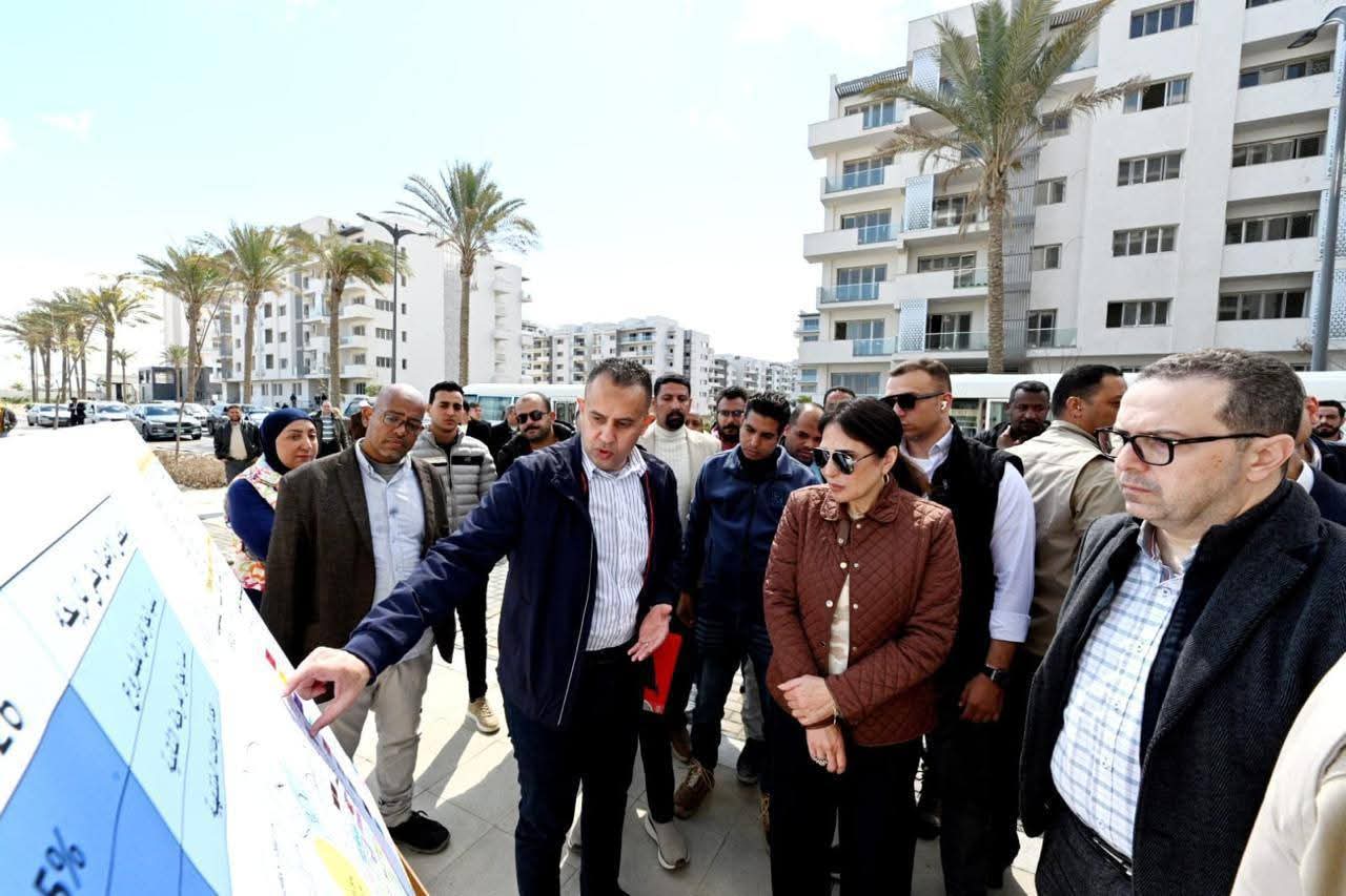 وزيرة الإسكان من قلب العلمين الجديدة : (مزارين) نموذج للسكن الفاخر ومعدلات التنفيذ في مراحلها المتقدمة