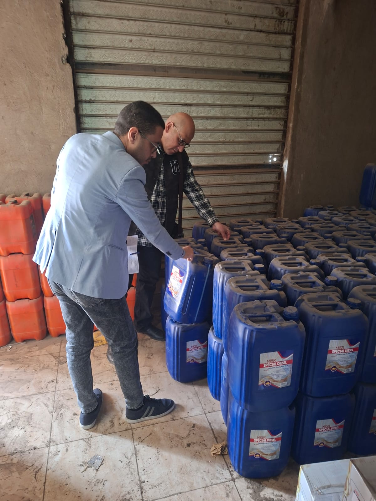 ضبط 6000 لتر زيوت مجهولة المصدر إلى جانب ضبط 60 أسطوانة بوتاجاز فى الغربية