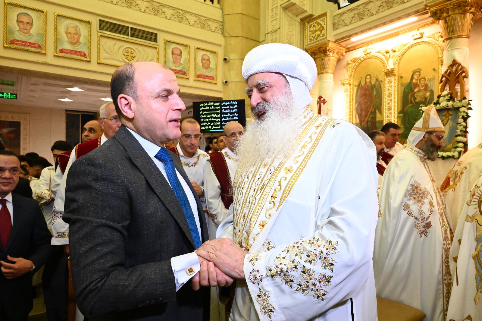 نائبا عن رئيس الجمهوريةمحافظ الغربية يشهد قداس عيد القيامة المجيد ويشارك أقباط المحافظة فرحتهم