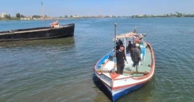 إنقاذ بائعة مناديل حاولت القفز في نهر النيل ،