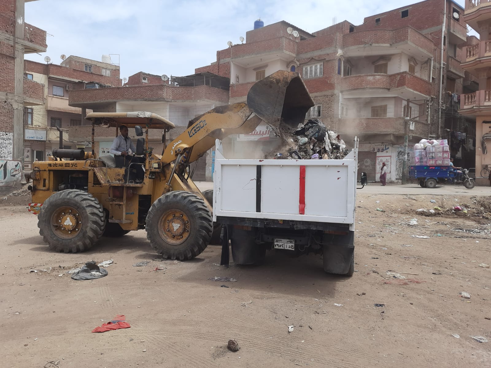 رفع 317 طن مخلفات والتعامل مع 16 بؤرة بـ7 مراكز ومدن بالغربية