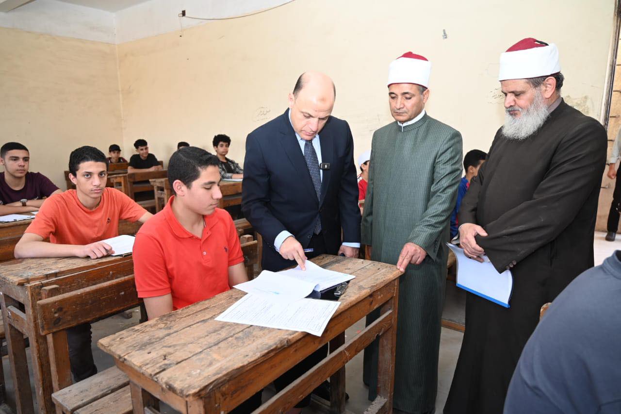 فى أول يوم أمتحان محافظ الغربية يشدد على توفير بيئة هادئة ومنضبطة للطلاب داخل اللجان